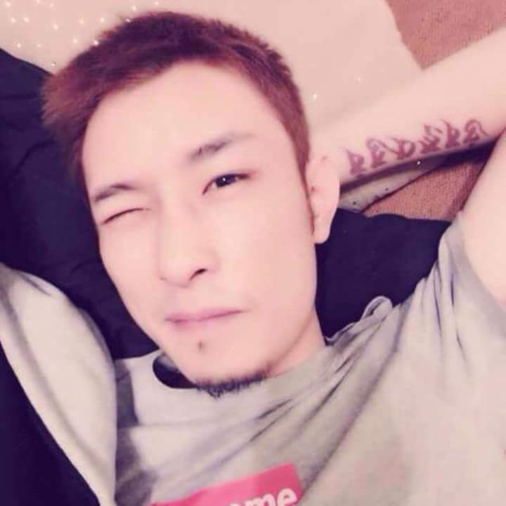 难得拥抱的第一张照片--泰安相亲服务中心