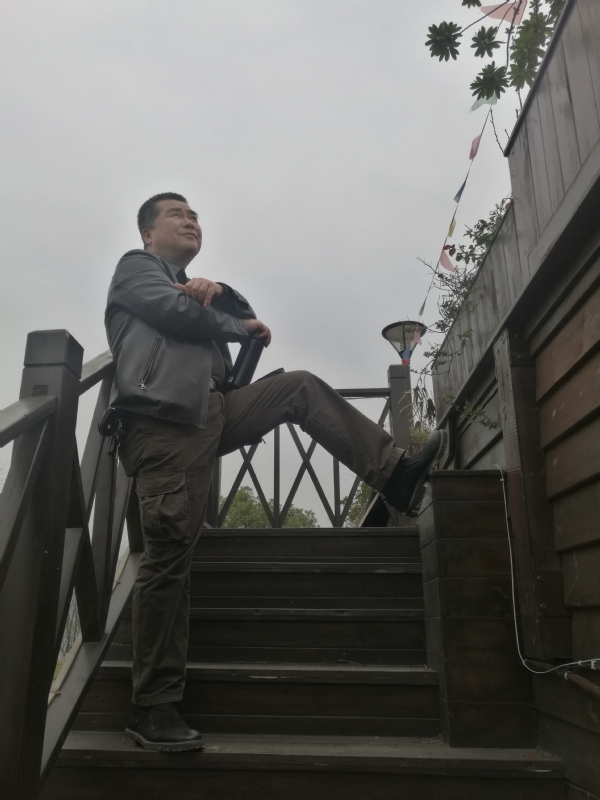 孤单背影的第一张照片--泰安相亲服务中心