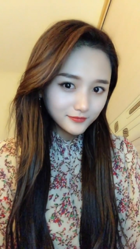 淡然一笑的第一张照片--泰安相亲服务中心