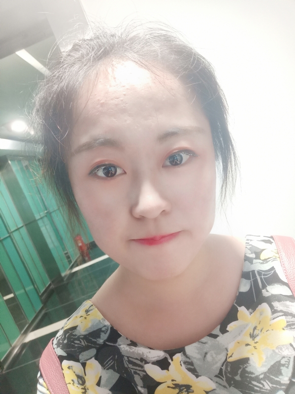 小花伞的第一张照片--泰安相亲服务中心