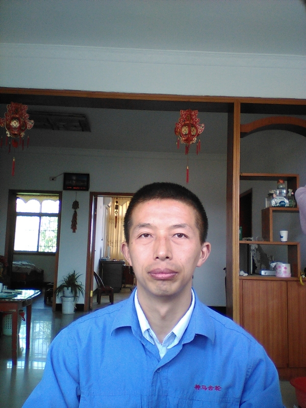 红玫瑰的第一张照片--泰安相亲服务中心