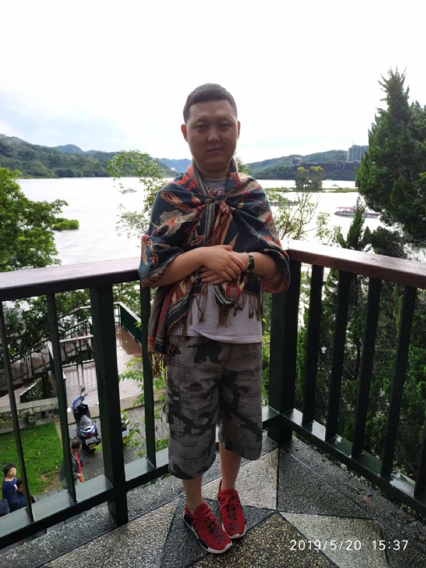 爱情里的俩个人的第一张照片--泰安相亲服务中心