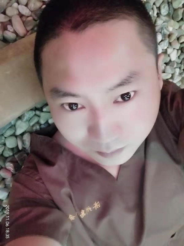 红枫叶的第一张照片--泰安相亲服务中心