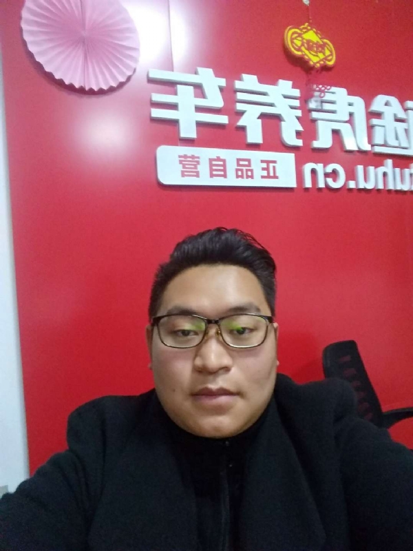向上倾斜45度的第一张照片--泰安相亲服务中心