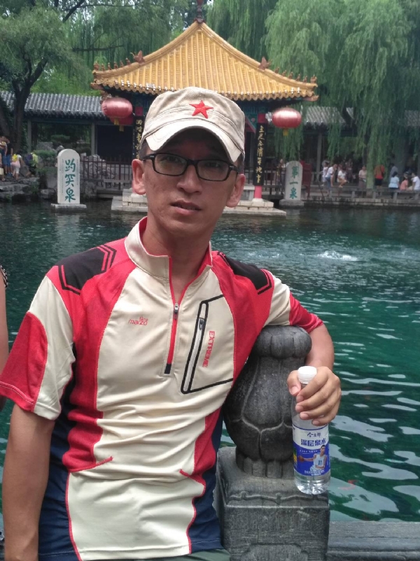 晓峰的第二张照片--泰安相亲服务中心