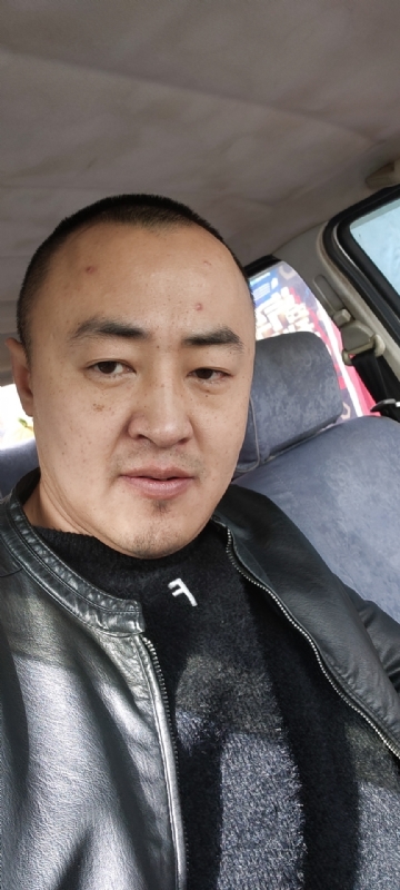 精神九哥的第一张照片--泰安相亲服务中心