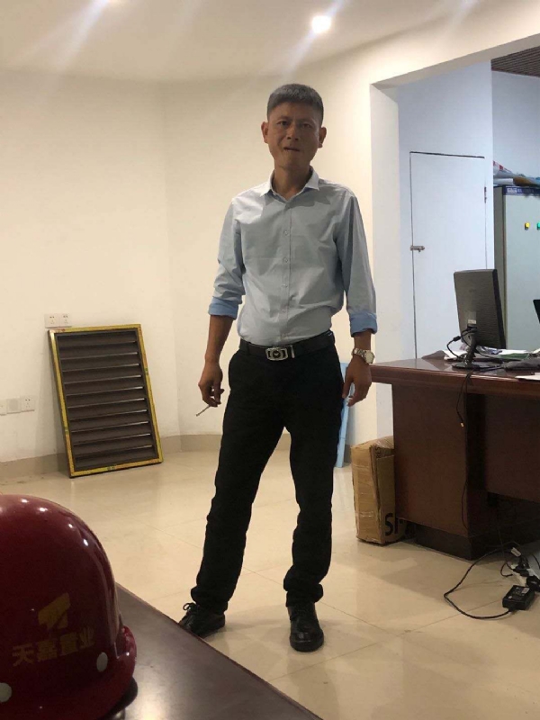 郁闷之中的第一张照片--泰安相亲服务中心
