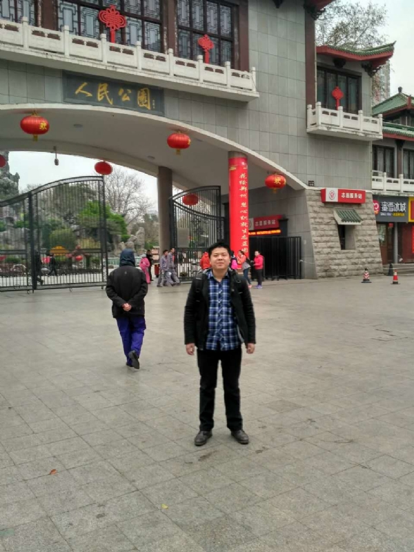 在奋斗的第一张照片--泰安相亲服务中心