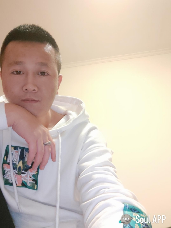 Away的第一张照片--泰安相亲服务中心