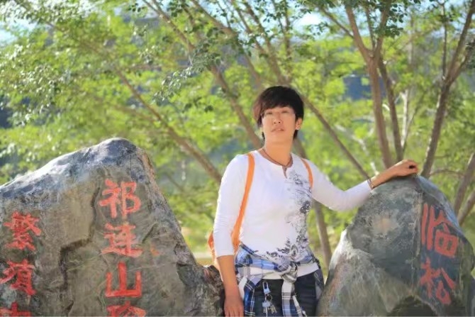 弱水河边青春草的第一张照片--泰安相亲服务中心