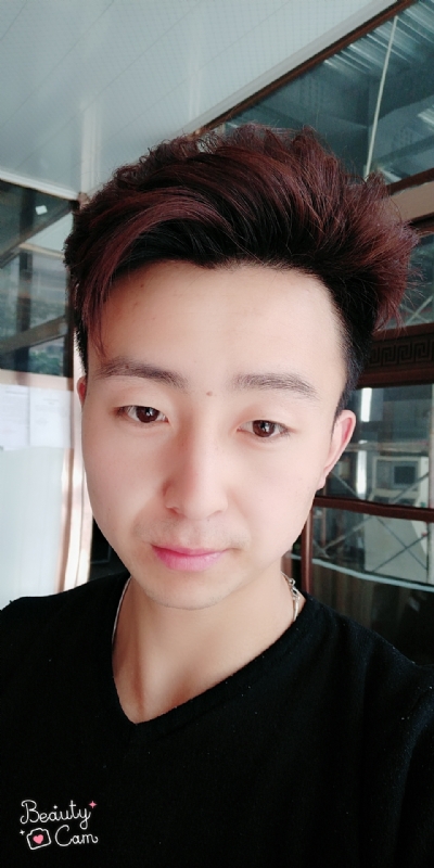 拼命微笑的第三张照片--泰安相亲服务中心