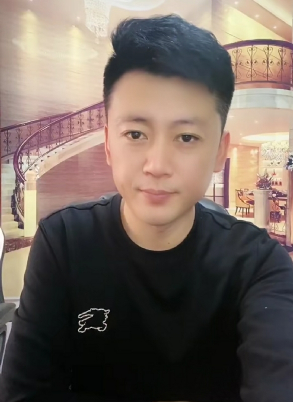 屋顶拾荒人的第三张照片--泰安相亲服务中心