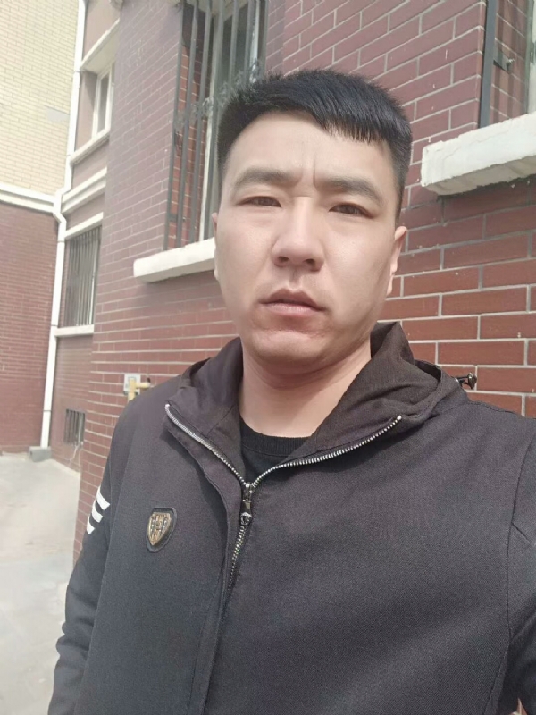 谁伴我闯荡的第一张照片--泰安相亲服务中心