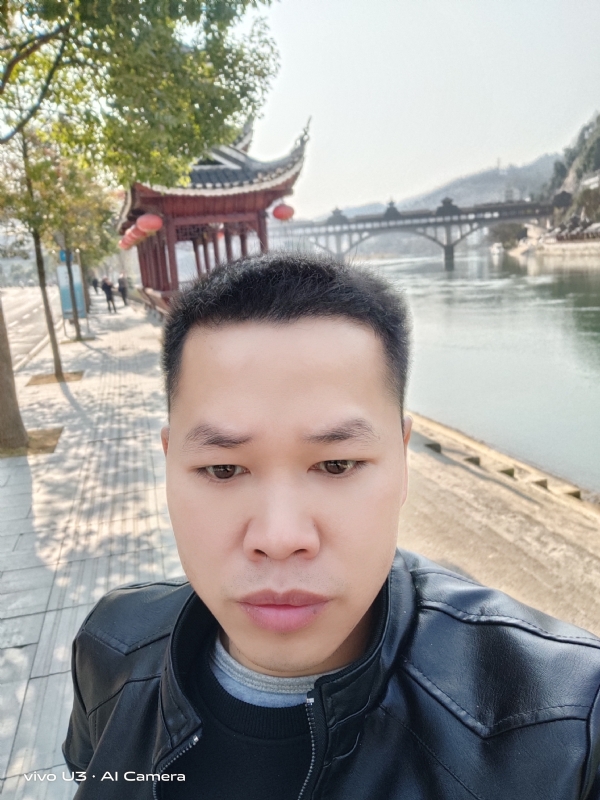 啊锦的第一张照片--泰安相亲服务中心