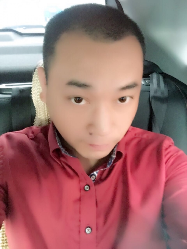 在一个路口等的第一张照片--泰安相亲服务中心