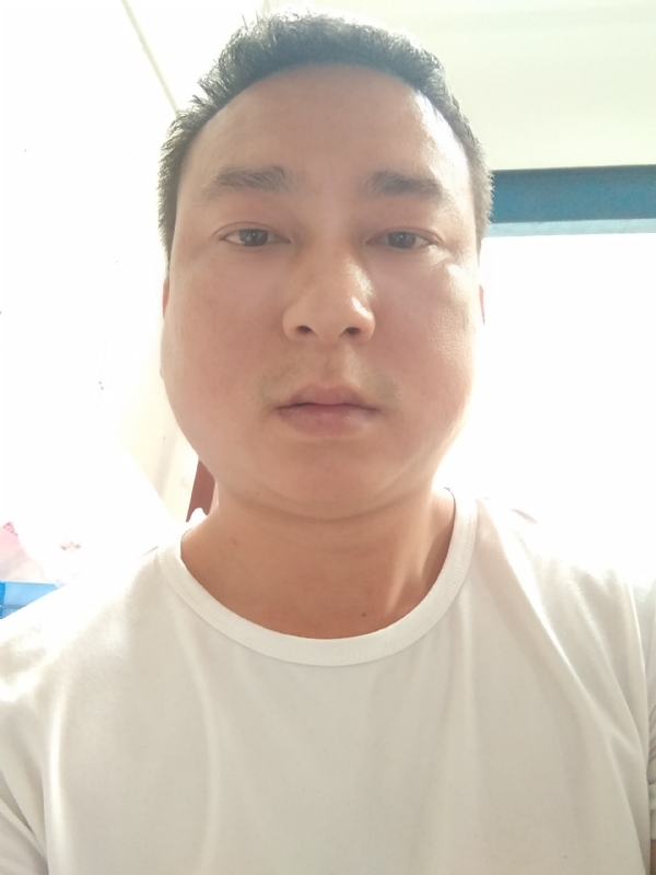 大叔的第一张照片--泰安相亲服务中心