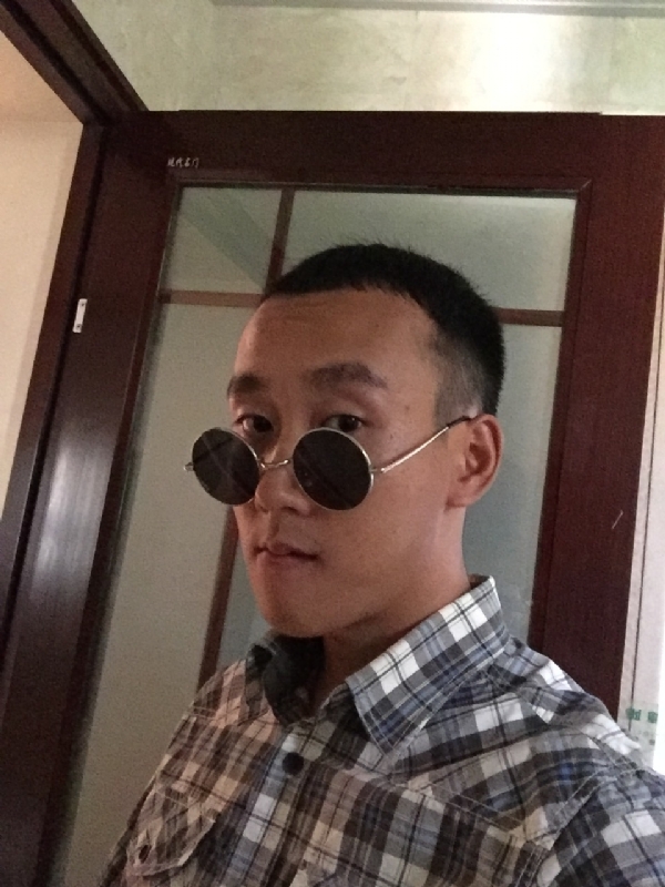 悲喜的第一张照片--泰安相亲服务中心
