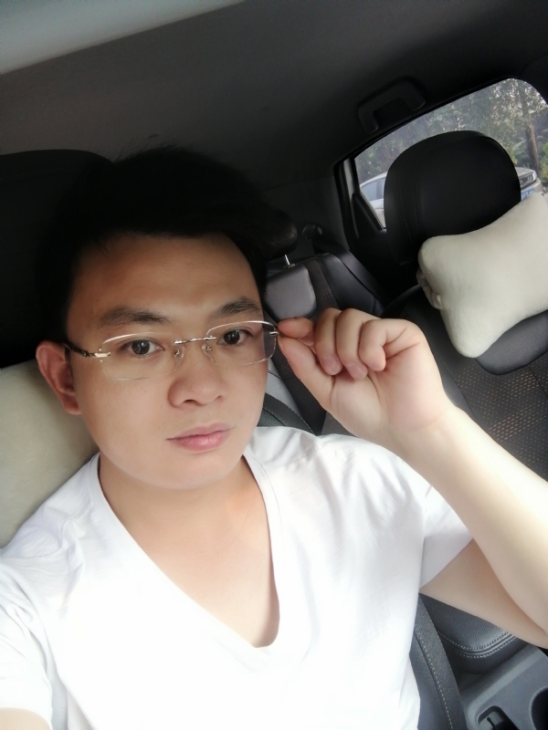 幸福的拥抱的第二张照片--泰安相亲服务中心