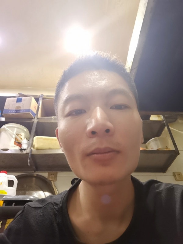 邹先生的第二张照片--泰安相亲服务中心