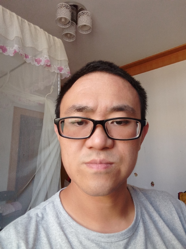 小涨常鸿的第一张照片--泰安相亲服务中心