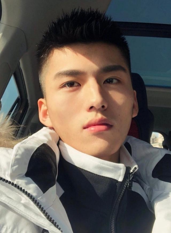飞翔的第一张照片--泰安相亲服务中心