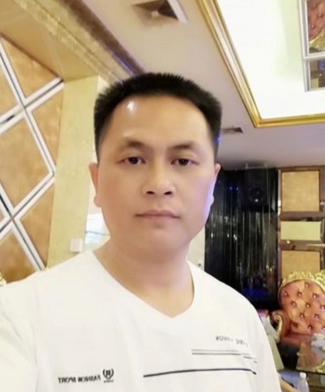 小梁的第二张照片--泰安相亲服务中心