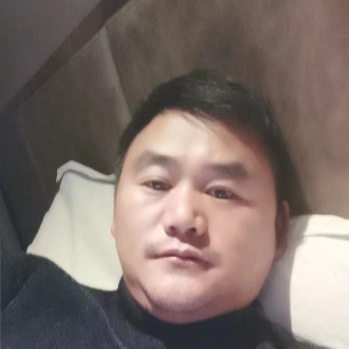 奔跑的第四张照片--泰安相亲服务中心