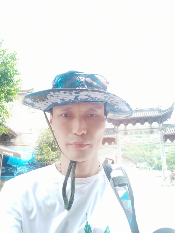 童群海的第一张照片--泰安相亲服务中心
