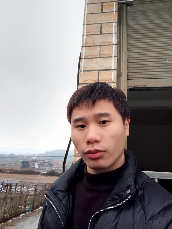 银色的羽翼的第一张照片--泰安相亲服务中心