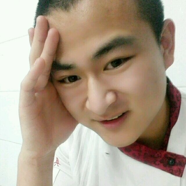 人潮拥挤的第一张照片--泰安相亲服务中心