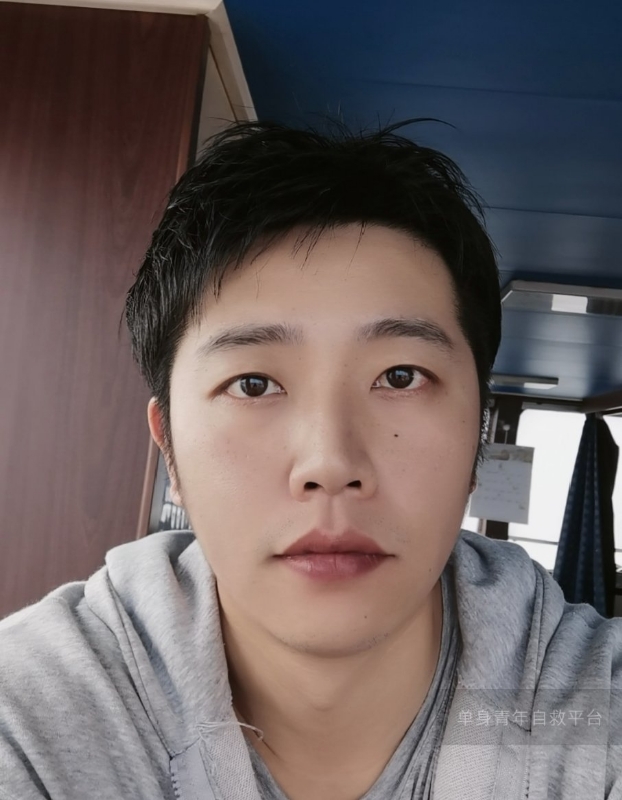 不太帅的男人的第一张照片--泰安相亲服务中心