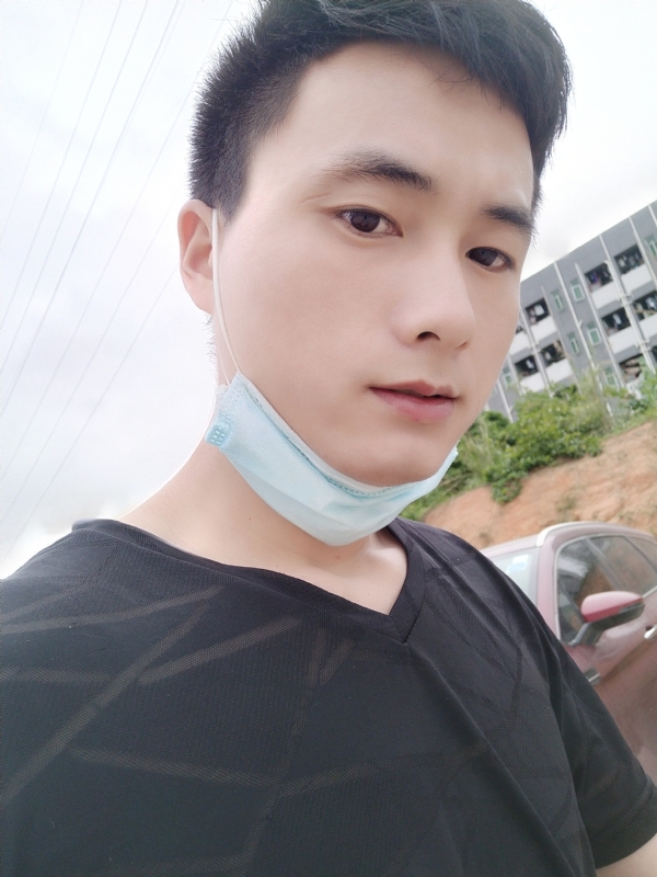 何凡的第二张照片--泰安相亲服务中心