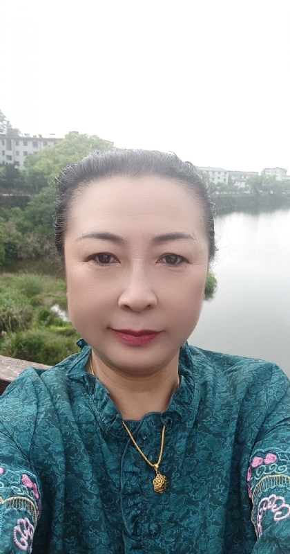 雨中情的第一张照片--泰安相亲服务中心