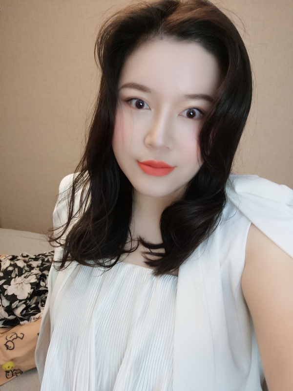 璐璐的第一张照片--泰安相亲服务中心