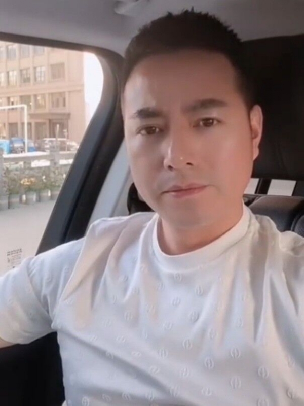 勿忘初心的第一张照片--泰安相亲服务中心