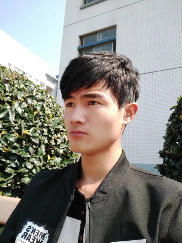 阳光男孩的第四张照片--泰安相亲服务中心