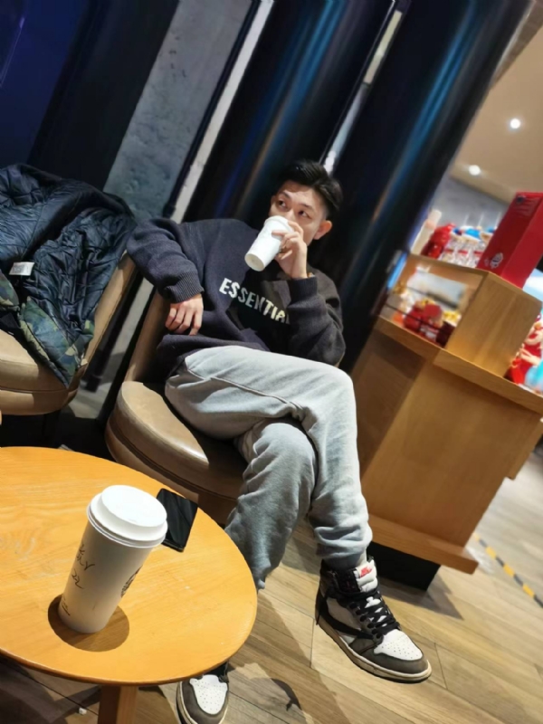 LAZY的第一张照片--泰安相亲服务中心