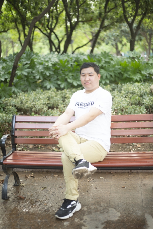 抱着鱼睡觉的猫的第一张照片--泰安相亲服务中心