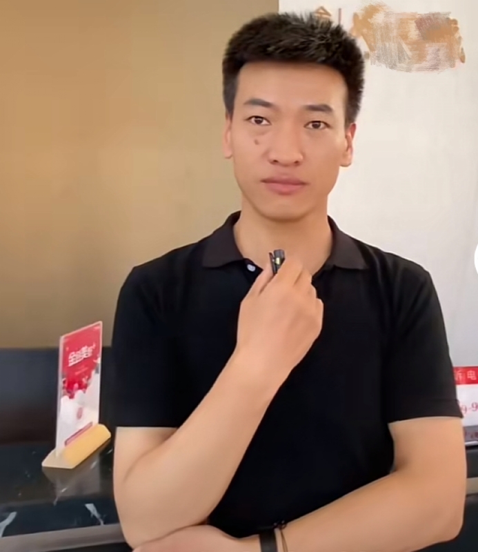 一杯梁白开的第一张照片--泰安相亲服务中心