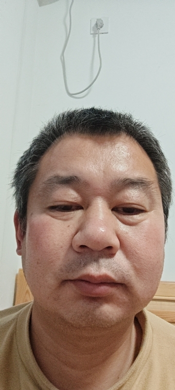 龙万的第一张照片--泰安相亲服务中心