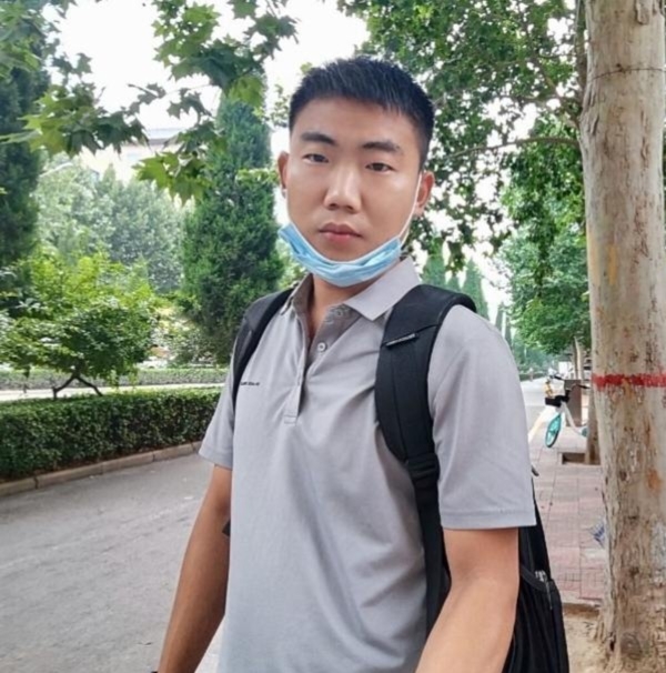90年男征婚的第一张照片--泰安相亲服务中心