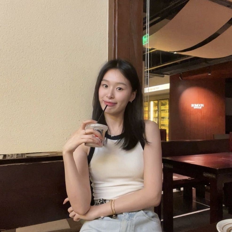 羽毛的第一张照片--泰安相亲服务中心