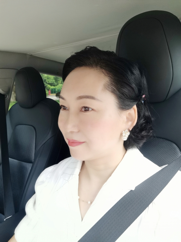 艳阳天的第一张照片--泰安相亲服务中心