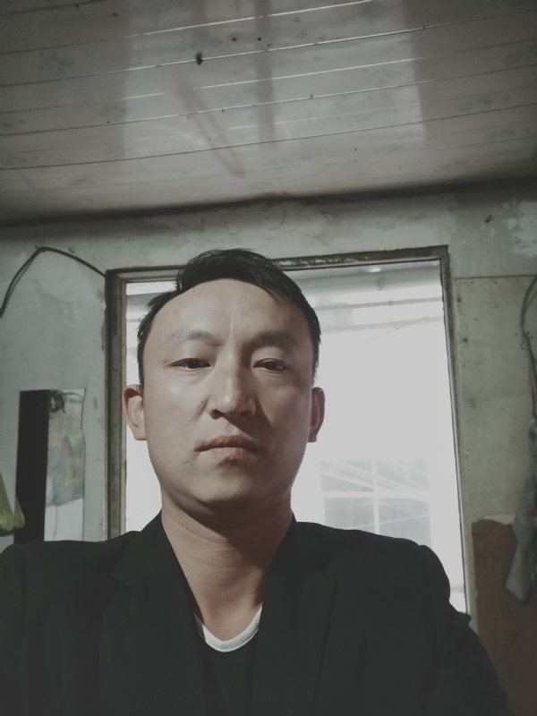 放弃爱你的第一张照片--泰安相亲服务中心