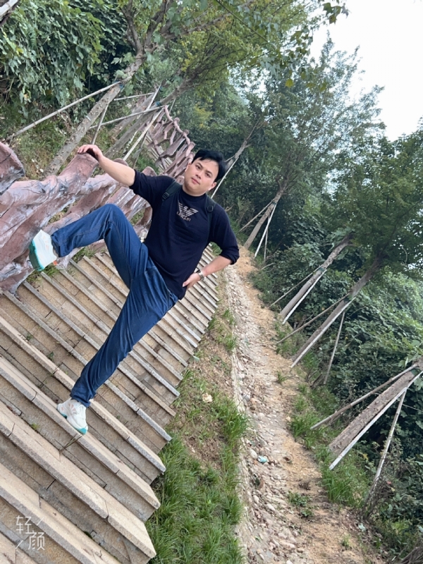 择一人白头偕老的第二张照片--泰安相亲服务中心