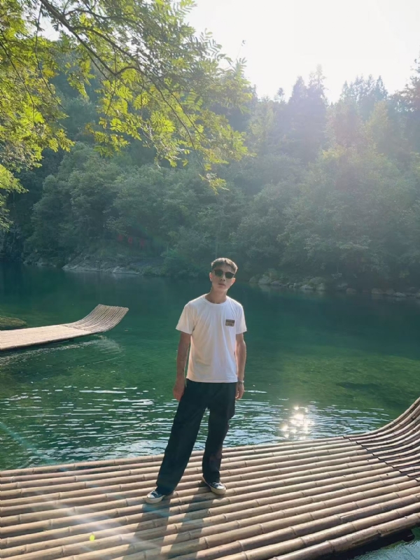 林言的第三张照片--泰安相亲服务中心