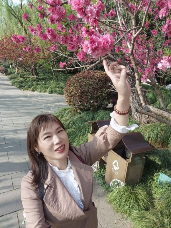 丽娜的第四张照片--泰安相亲服务中心