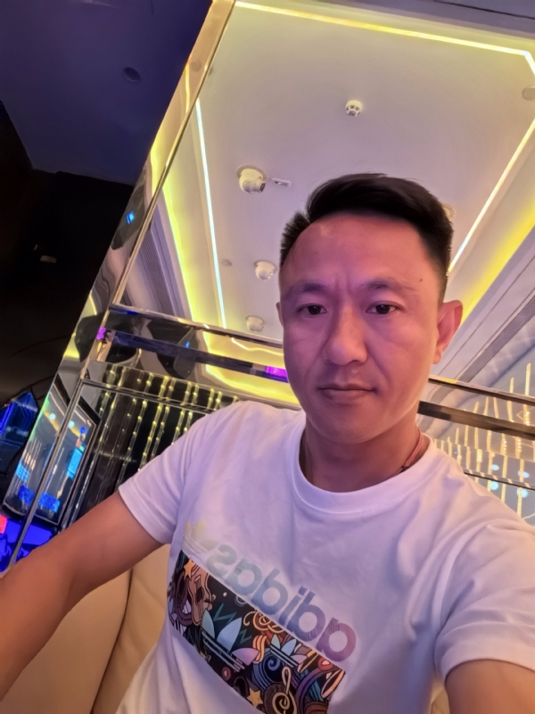 辞岸的第一张照片--泰安相亲服务中心