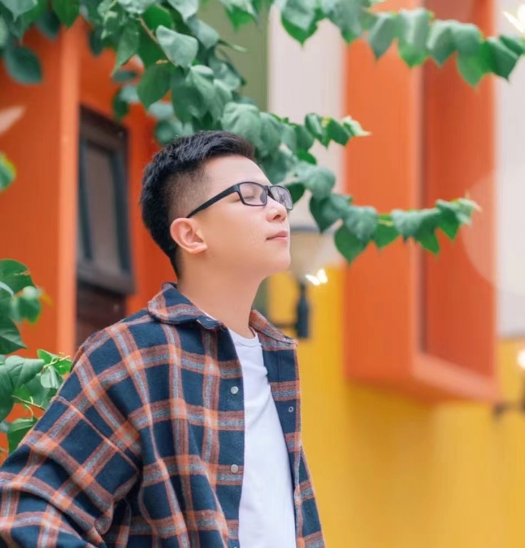 版本之子的第一张照片--泰安相亲服务中心